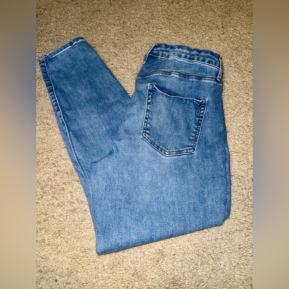 NY & Company gently used size large women’s skinny jeans. - Picture 4 of 4